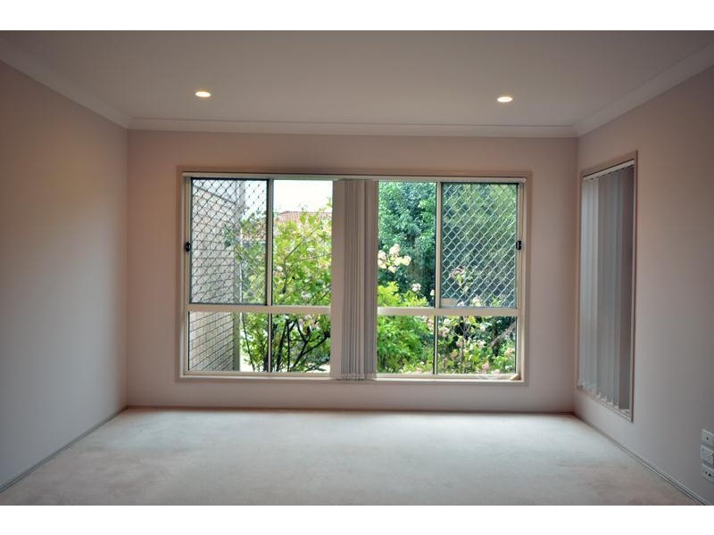 8 Dartmouth Court, Robina QLD 4226