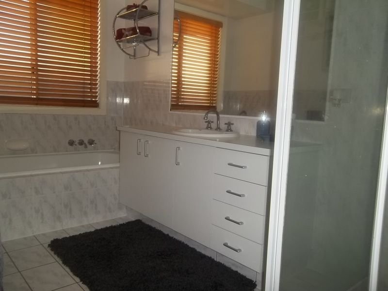 6 Laggan Court, Merrimac QLD 4226