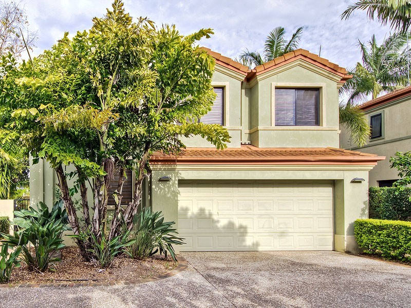 8/65 Benowa Road, Southport QLD 4215