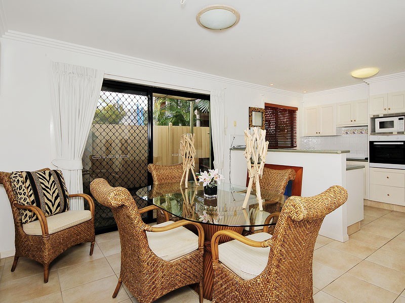 8/65 Benowa Road, Southport QLD 4215