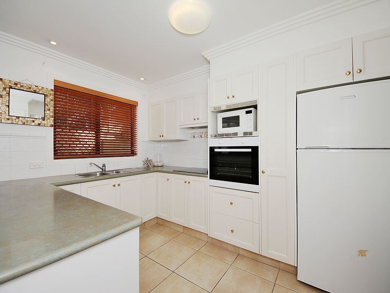 8/65 Benowa Road, Southport QLD 4215