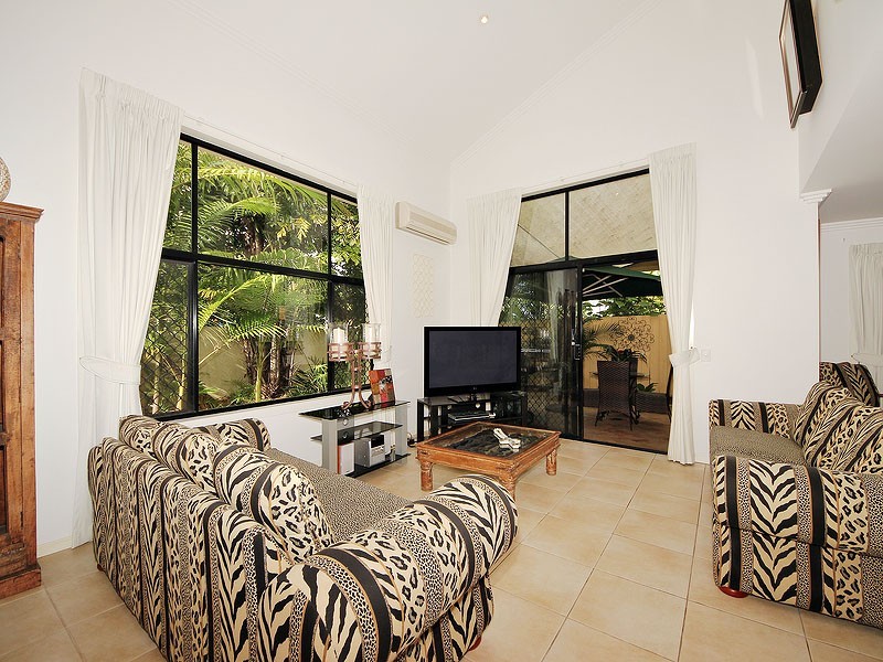 8/65 Benowa Road, Southport QLD 4215