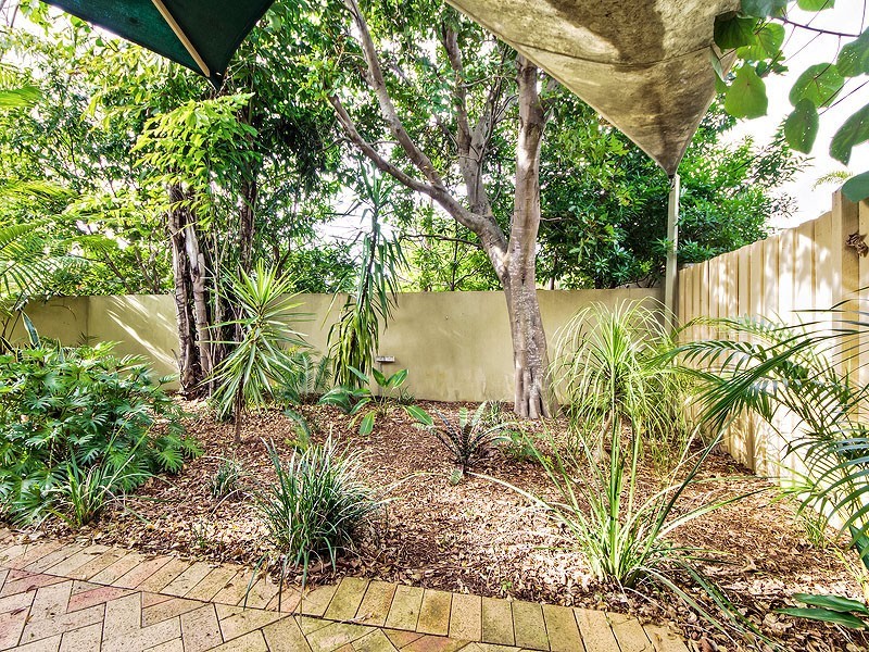 8/65 Benowa Road, Southport QLD 4215