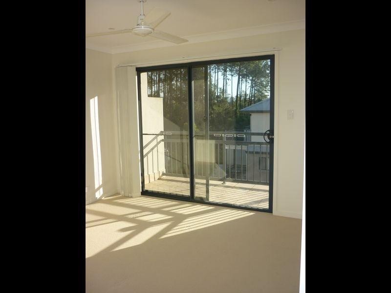 9/18 Geraldton Drive, Varsity Lakes QLD 4227