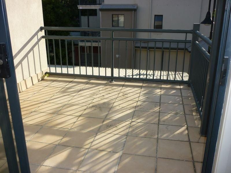 9/18 Geraldton Drive, Varsity Lakes QLD 4227