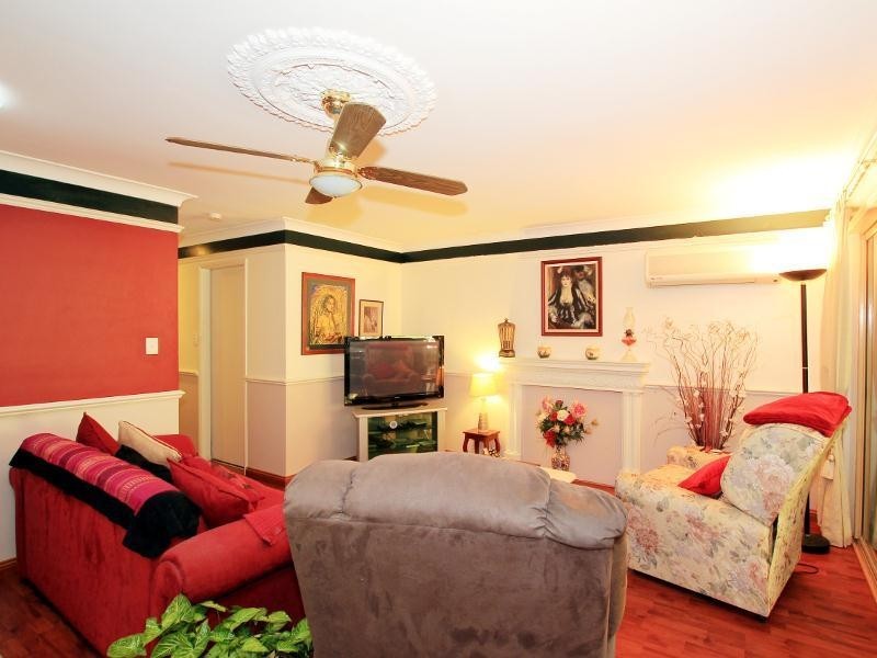 2/44 Cheltenham Drive, Robina QLD 4226