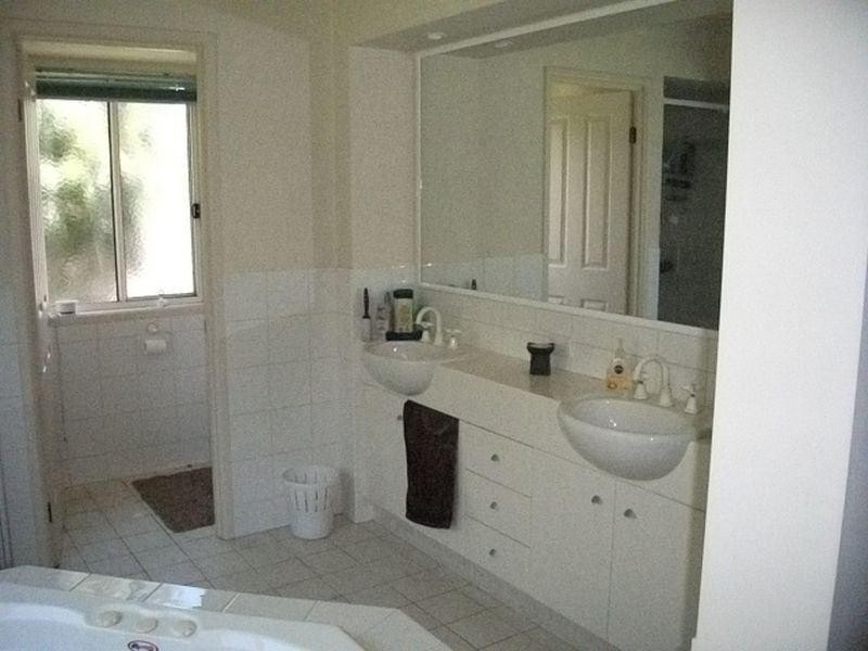 110 Swanton Drive, Mudgeeraba QLD 4213