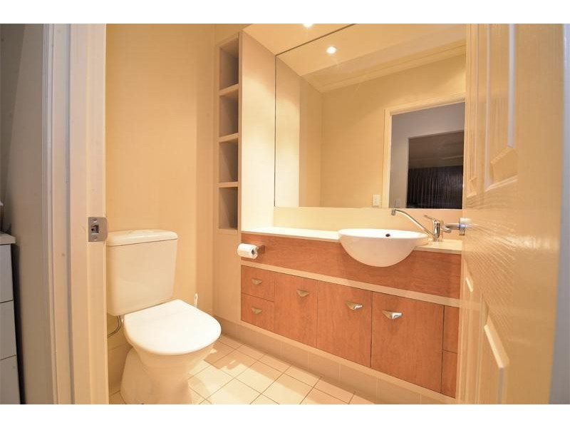 111/136 Palm Meadows Drive, Carrara QLD 4211