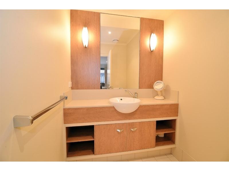 111/136 Palm Meadows Drive, Carrara QLD 4211