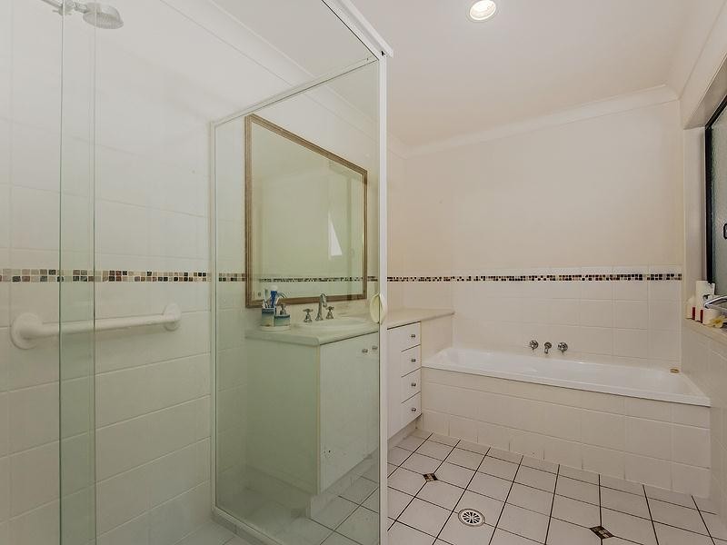 14 Corina Close, Robina QLD 4226