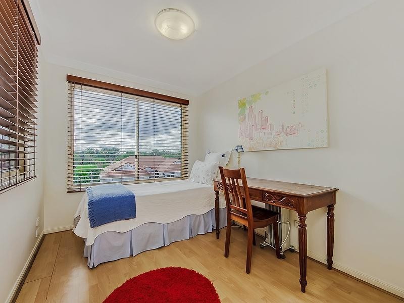 24/178 Palm Meadows Drive, Carrara QLD 4211