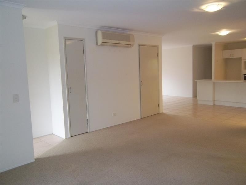 3/4 Yodelay Street, Varsity Lakes QLD 4227