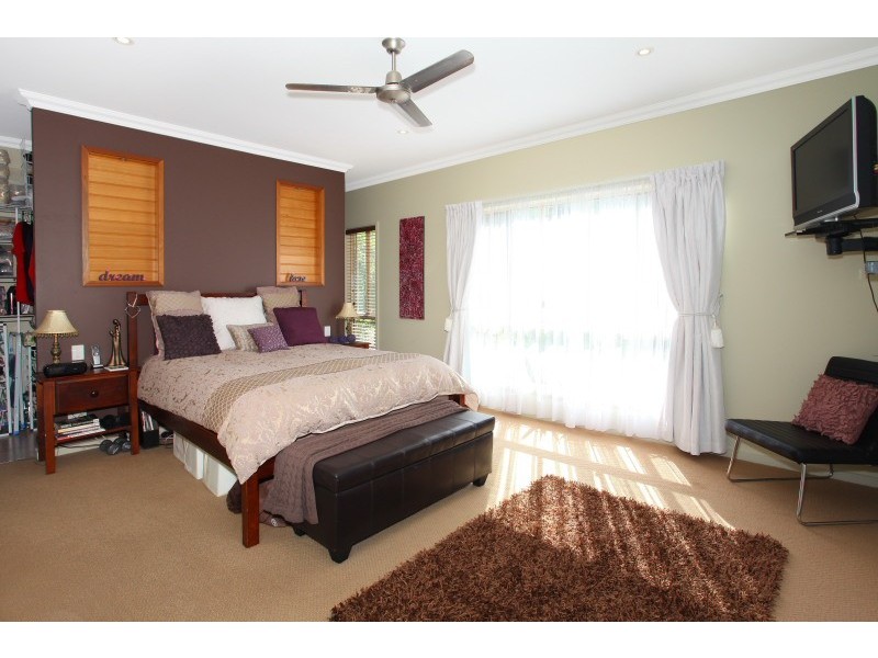 1 Stirling Court, Bonogin QLD 4213