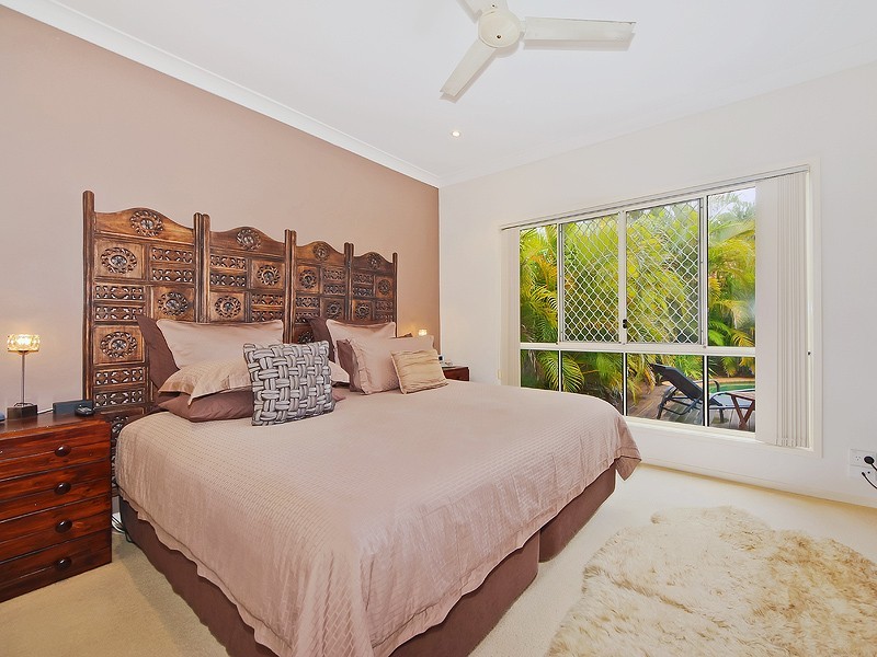 15 Mulgrave Crescent, Varsity Lakes QLD 4227