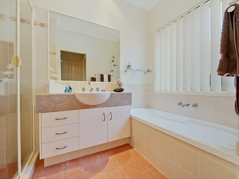 15 Mulgrave Crescent, Varsity Lakes QLD 4227