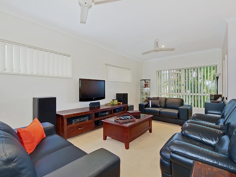 15 Mulgrave Crescent, Varsity Lakes QLD 4227