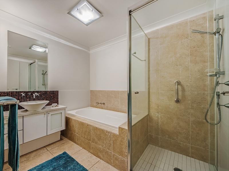 3309 Central Place, Carrara QLD 4211