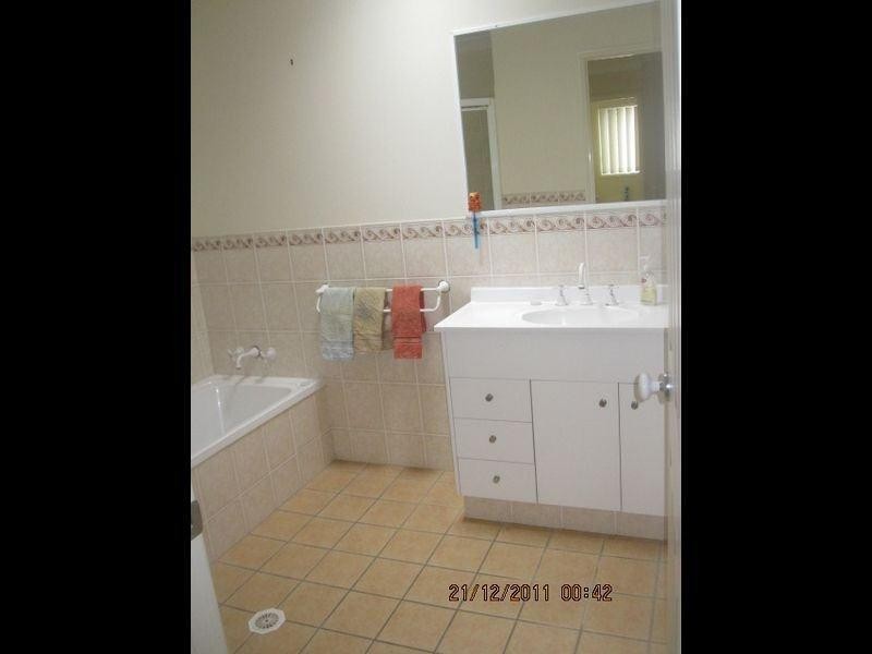 2/2 Acorn Lane, Robina QLD 4226