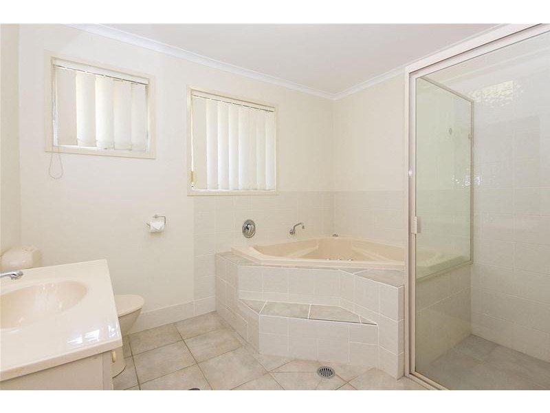 7 Angus Court, Highland Park QLD 4211