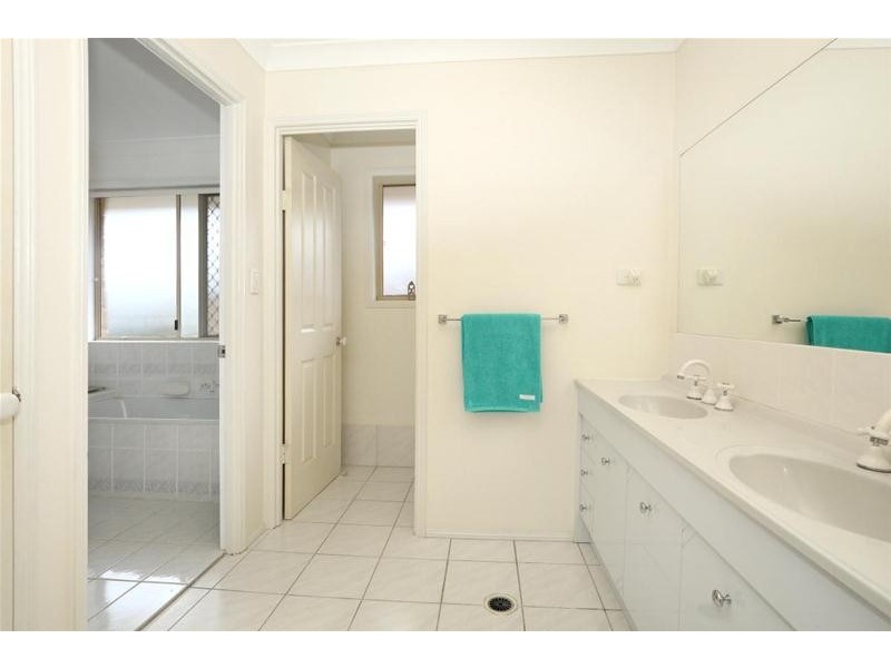 82 Petherbridge Avenue, Merrimac QLD 4226