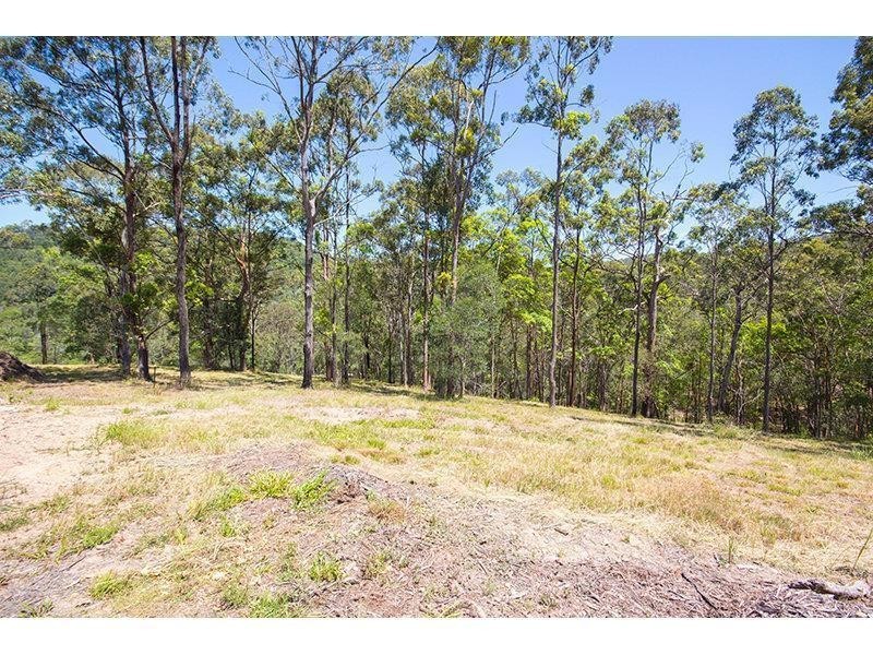 135 Ridgeline Court, Mount Nathan QLD 4211