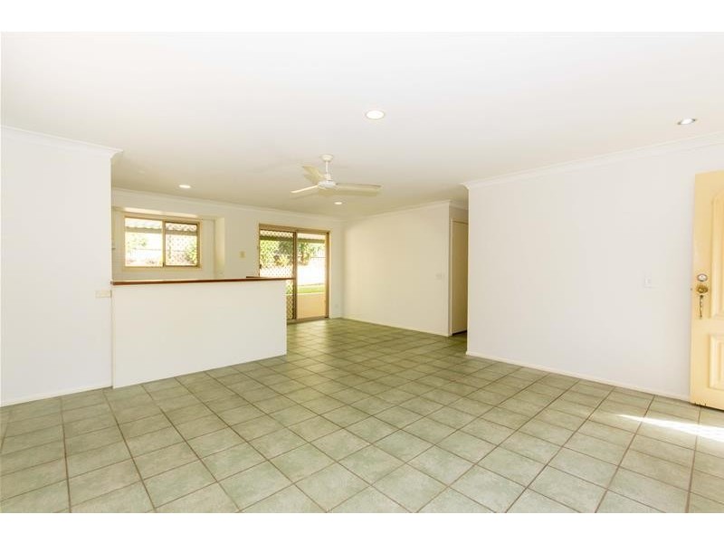 2/16 Lauder Court, Highland Park QLD 4211