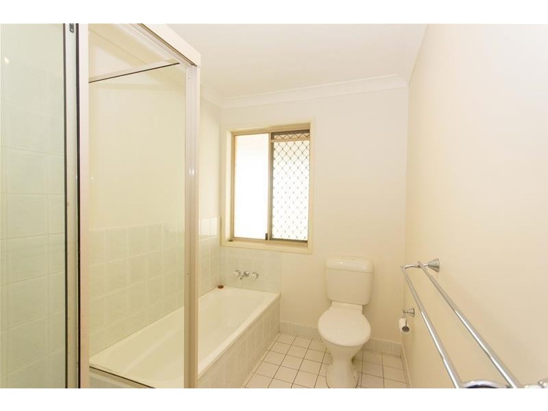 2/16 Lauder Court, Highland Park QLD 4211