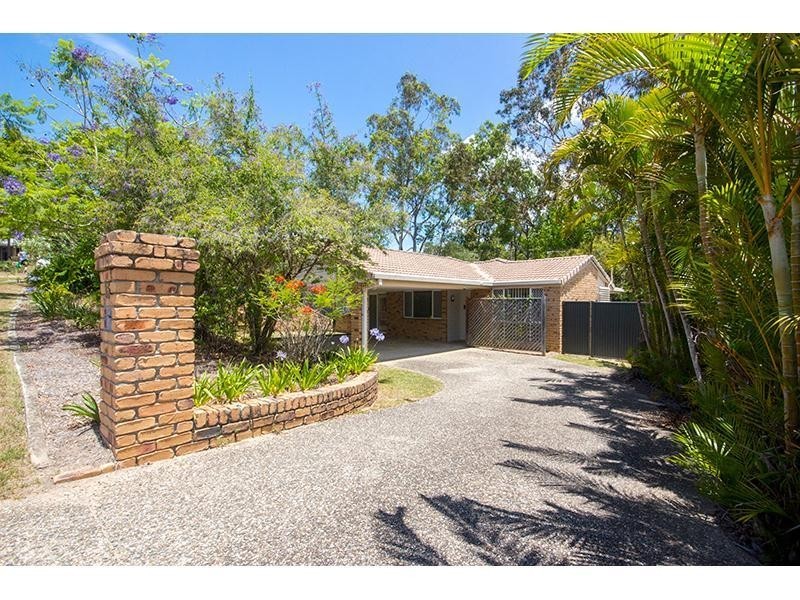 15 Stonehaven Place, Highland Park QLD 4211