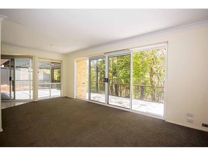 15 Stonehaven Place, Highland Park QLD 4211