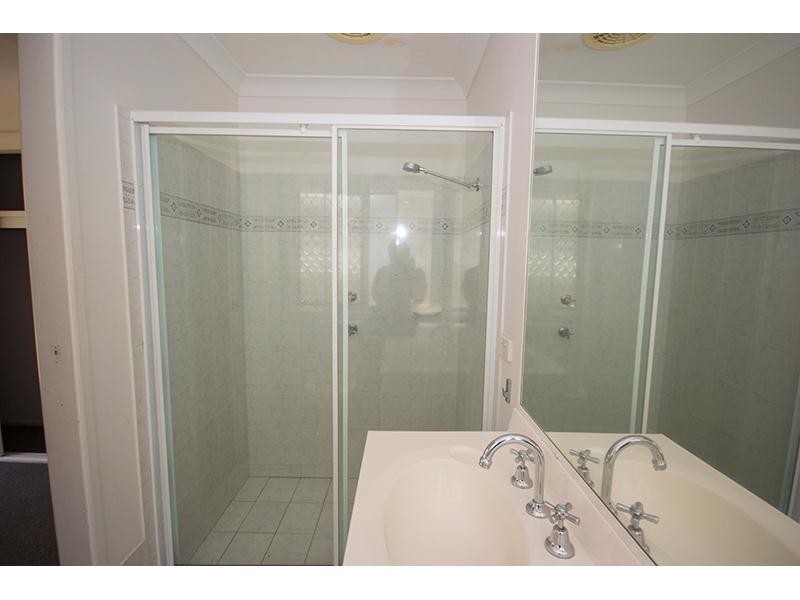 15 Stonehaven Place, Highland Park QLD 4211