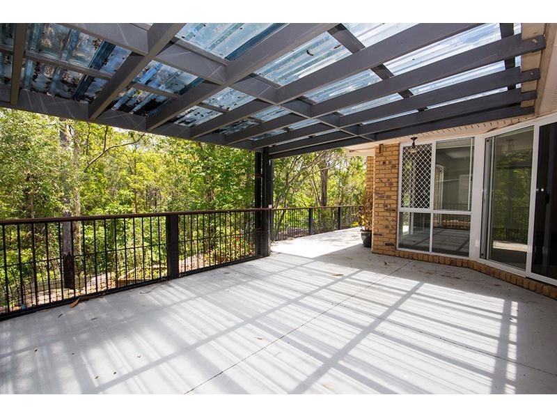 15 Stonehaven Place, Highland Park QLD 4211