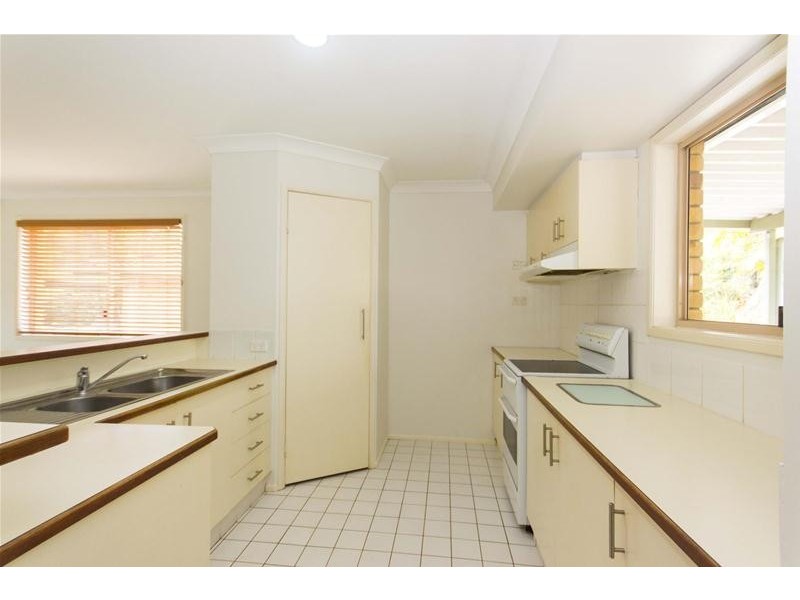 2/16 Lauder Court, Highland Park QLD 4211