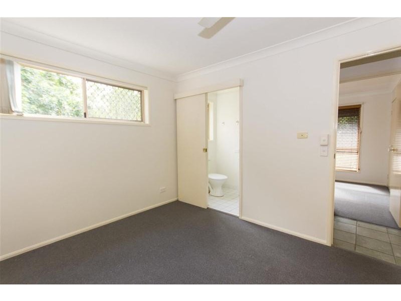 2/16 Lauder Court, Highland Park QLD 4211