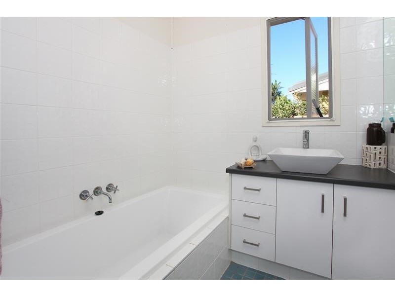 8 Schilling Street, Southport QLD 4215