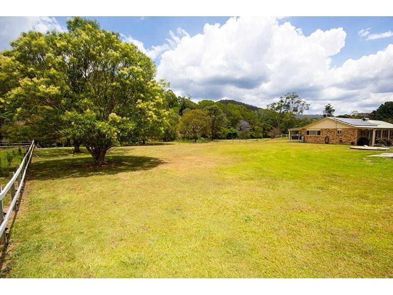 272 Clagiraba Road, Clagiraba QLD 4211