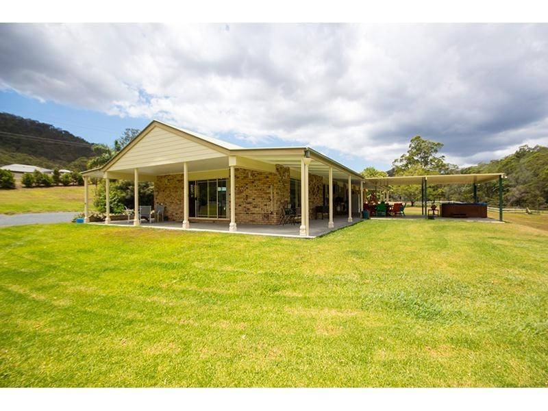 272 Clagiraba Road, Clagiraba QLD 4211