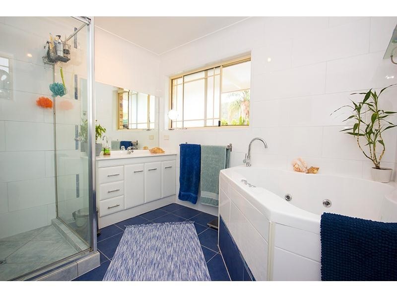 272 Clagiraba Road, Clagiraba QLD 4211