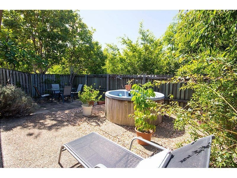 2/21 Hellman Street, Molendinar QLD 4214