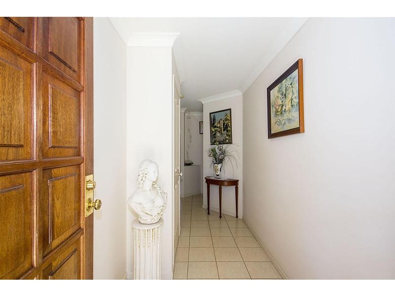 8 Riverwood Drive, Ashmore QLD 4214