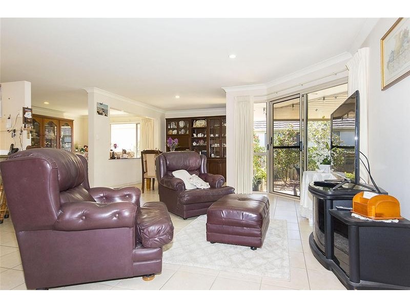 8 Riverwood Drive, Ashmore QLD 4214