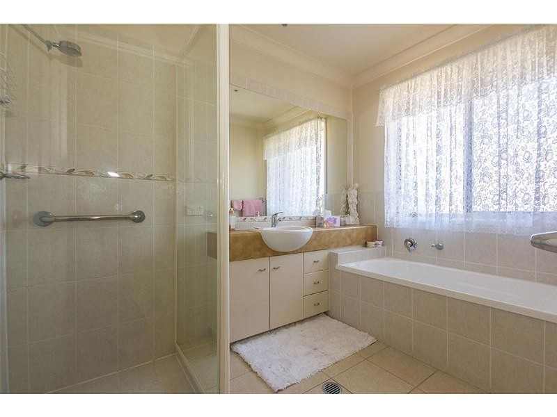 8 Riverwood Drive, Ashmore QLD 4214