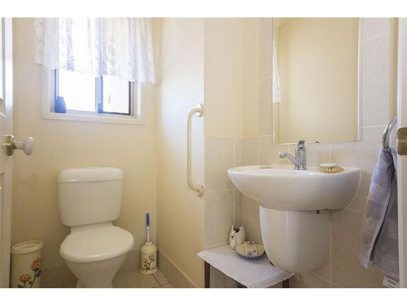 8 Riverwood Drive, Ashmore QLD 4214