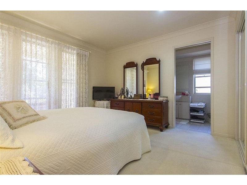 8 Riverwood Drive, Ashmore QLD 4214