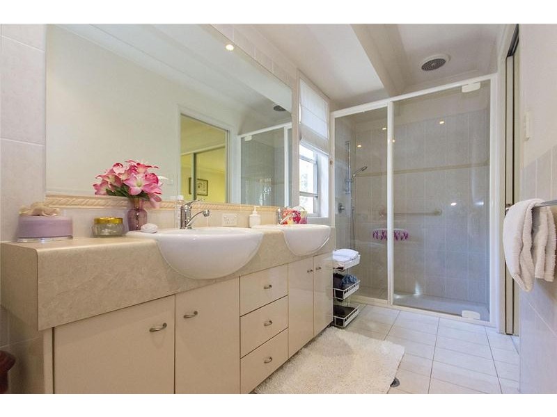 8 Riverwood Drive, Ashmore QLD 4214