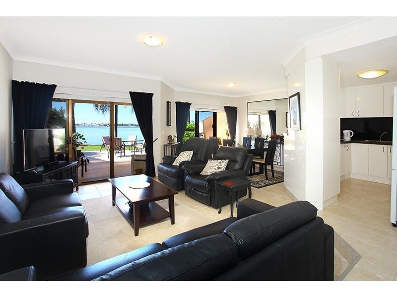 21/81 Boykambil Esplanade, Hope Island QLD 4212