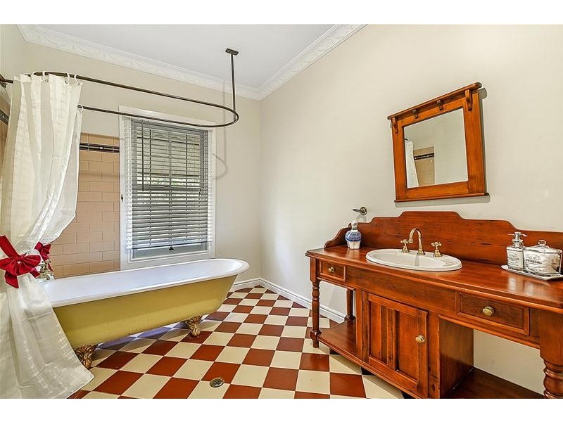 5 Pemberton Close, Mount Nathan QLD 4211