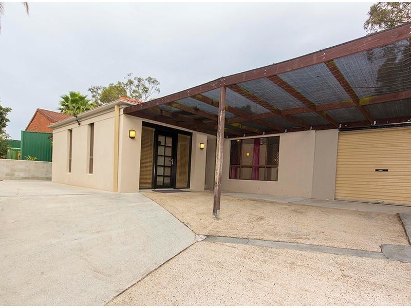 64 Alexander Drive, Highland Park QLD 4211