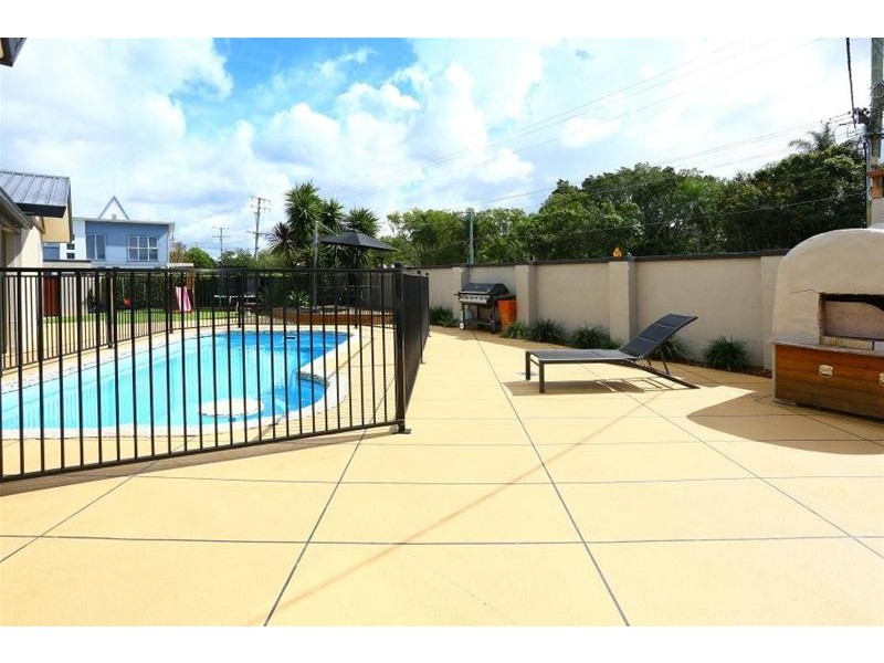 2 The Avenue, Nerang QLD 4211