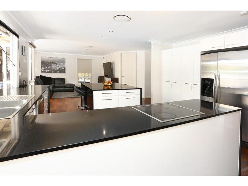 2 The Avenue, Nerang QLD 4211