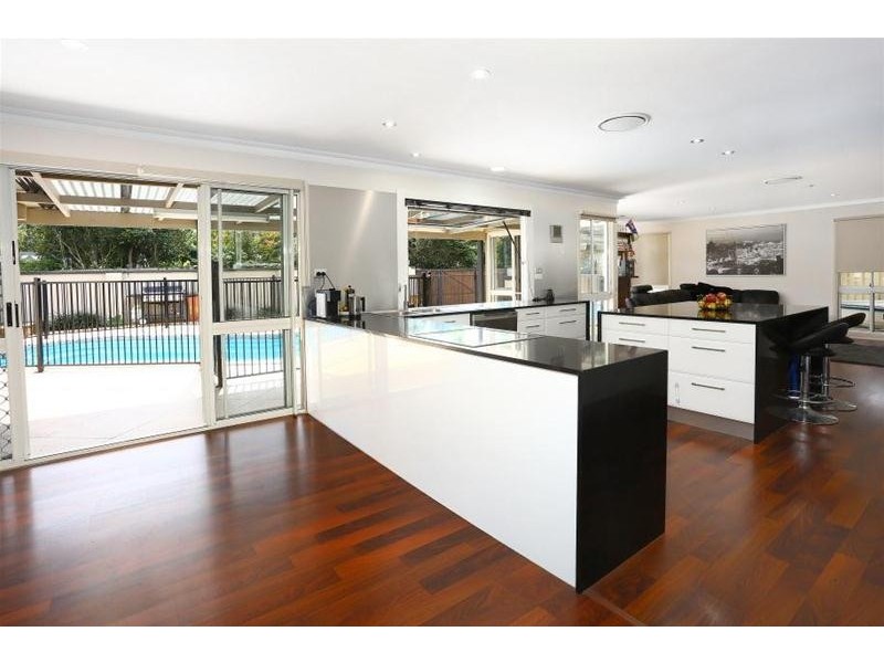 2 The Avenue, Nerang QLD 4211